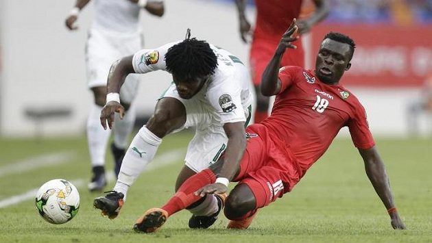 Franck Yannick Kessie (vlevo) z Pobřeží slonoviny a Atakora Lalawewe z Toga - Ilustrační foto. Franck Yannick Kessie (vlevo) z Pobřeží slonoviny a Atakora Lalawewe z Toga - Ilustrační foto.