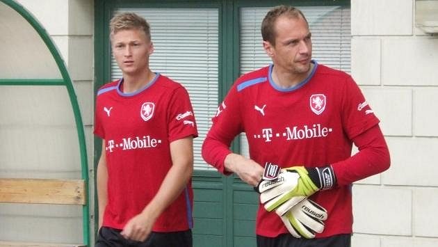 Obránce Václav Procházka (vlevo) a brankář Jaroslav Drobný na tréninku reprezentace. Obránce Václav Procházka (vlevo) a brankář Jaroslav Drobný na tréninku reprezentace.