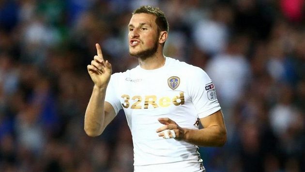 Za 15 miliónů liber koupilo Burnley fotbalového útočníka Chrise Wooda z druholigového Leedsu United a udělalo z něj nejdražší posilu v historii klubu. Za 15 miliónů liber koupilo Burnley fotbalového útočníka Chrise Wooda z druholigového Leedsu United a udělalo z něj nejdražší posilu v historii klubu.