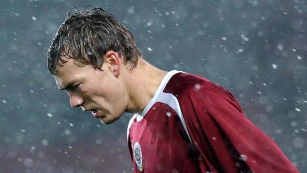 Pavel Pergl během utkání Sparty s Příbramí v prosinci 2005. Pavel Pergl během utkání Sparty s Příbramí v prosinci 2005.