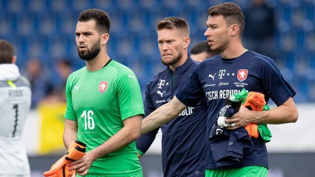 Gólmani po porážce s Austrálií. Zleva Tomáš Koubek, Tomáš Vaclík a Jiří Pavlenka. Gólmani po porážce s Austrálií. Zleva Tomáš Koubek, Tomáš Vaclík a Jiří Pavlenka.