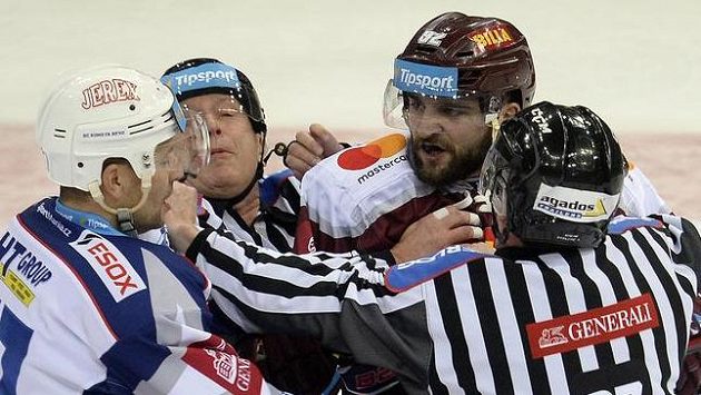 Zleva Jan Hruška z Brna a Dominik Uher ze Sparty. Zleva Jan Hruška z Brna a Dominik Uher ze Sparty.