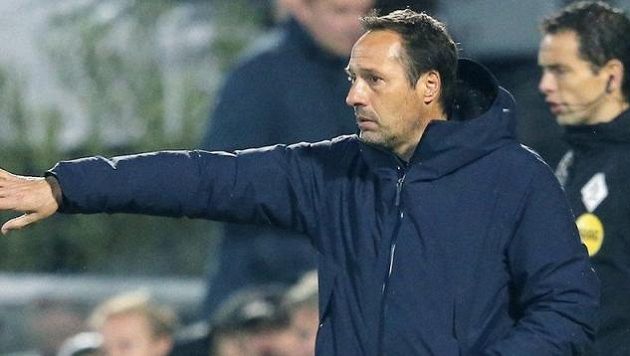 Novým trenérem řecké fotbalové reprezentace byl jmenován John van't Schip Novým trenérem řecké fotbalové reprezentace byl jmenován John van't Schip