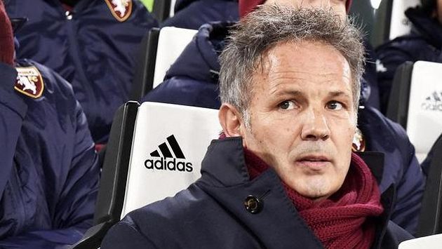 Siniša Mihajlovič skončil na lavičce FC Turín. Siniša Mihajlovič skončil na lavičce FC Turín.