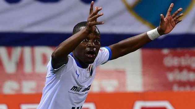 Ostravský fotbalista Yira Sor měl být v ligovém utkání v Olomouci vyloučen Ostravský fotbalista Yira Sor měl být v ligovém utkání v Olomouci vyloučen