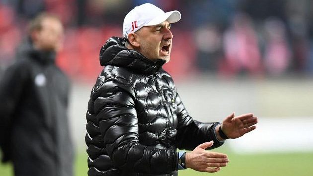 Trenér fotbalistů Slavie Jindřich Trpišovský. Trenér fotbalistů Slavie Jindřich Trpišovský.