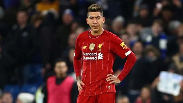Zklamaný liverpoolský fotbalista Roberto Firmino po vyřazení v poháru od Chelsea. Zklamaný liverpoolský fotbalista Roberto Firmino po vyřazení v poháru od Chelsea.