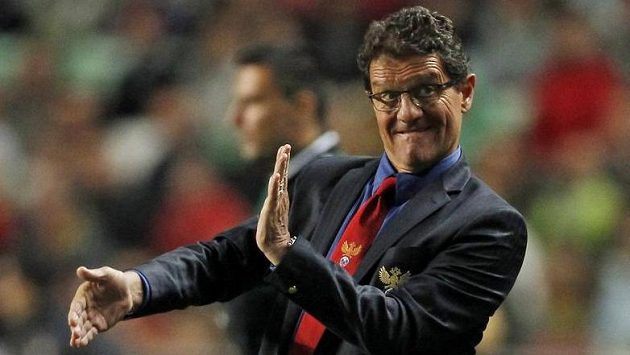 Fabio Capello na lavičce Ruska během posledního zápasu v Portugalsku. Fabio Capello na lavičce Ruska během posledního zápasu v Portugalsku.
