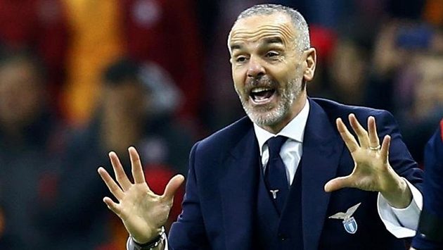 Stefano Pioli, impulsivní kouč Lazia Řím během duelu na půdě Galatasaray Istanbul. Stefano Pioli, impulsivní kouč Lazia Řím během duelu na půdě Galatasaray Istanbul.