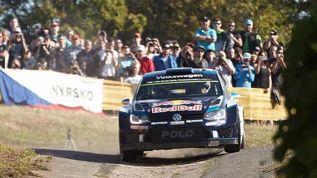 Sébastien Ogier na trati Německé rallye. Sébastien Ogier na trati Německé rallye.