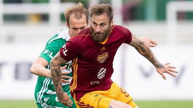 Lukáš Pokorný z Bohemians a Jan Holenda z Dukly Praha. Lukáš Pokorný z Bohemians a Jan Holenda z Dukly Praha.