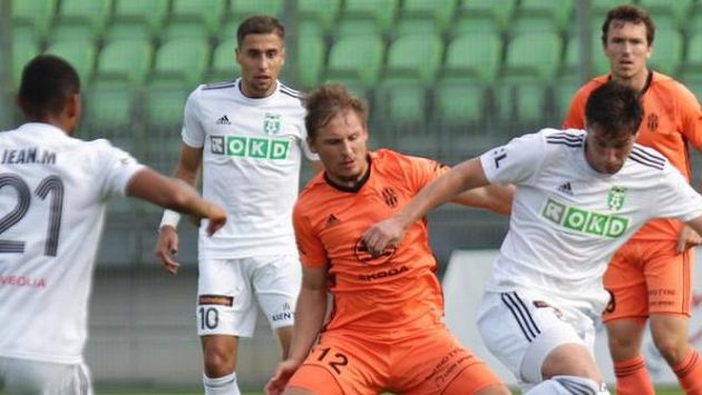 Zleva Jean Mangabeira z Karviné, Ondřej Lingr z Karviné, Michal Hubínek z Boleslavi, Vojtěch Smrž z Karviné a Jakub Klíma z Boleslavi. Zleva Jean Mangabeira z Karviné, Ondřej Lingr z Karviné, Michal Hubínek z Boleslavi, Vojtěch Smrž z Karviné a Jakub Klíma z Boleslavi.