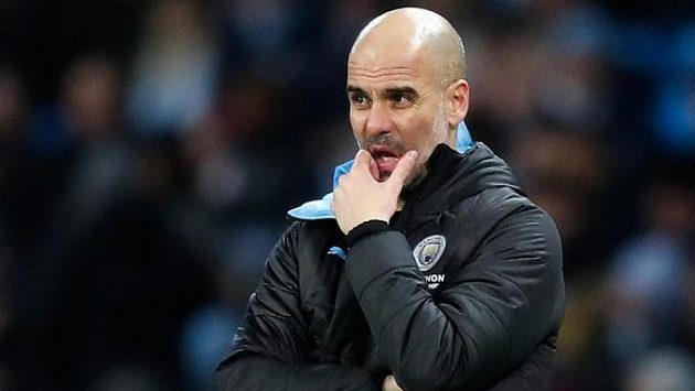 Zamyšlený trenér Manchesteru City Pep Guardiola. Možná už přemýšlí, zda by stálo za to vrátit se do Barcelony. Zamyšlený trenér Manchesteru City Pep Guardiola. Možná už přemýšlí, zda by stálo za to vrátit se do Barcelony.