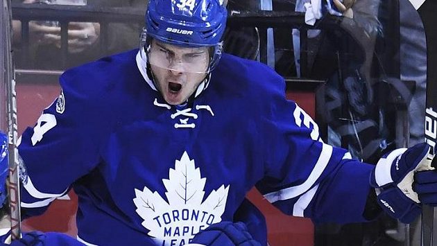 Útočník Toronta Maple Leafs Auston Matthews je v nominaci na Calderovu trofej pro nejlepšího nováčka NHL. Útočník Toronta Maple Leafs Auston Matthews je v nominaci na Calderovu trofej pro nejlepšího nováčka NHL.