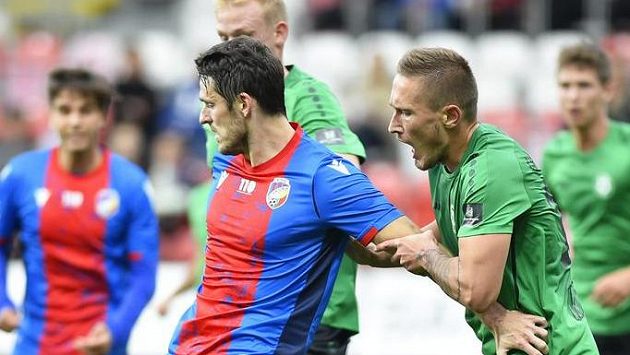 Zleva Milan Havel z Plzně a Mihalio Cmiljanovič z Příbrami. Zleva Milan Havel z Plzně a Mihalio Cmiljanovič z Příbrami.