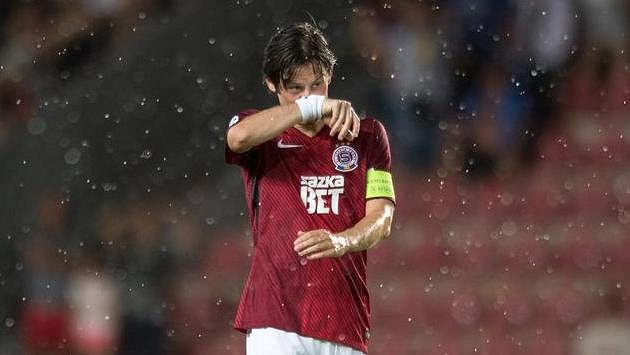 Zklamaný sparťanský záložník Tomáš Rosický po derby s Bohemians. Zklamaný sparťanský záložník Tomáš Rosický po derby s Bohemians.