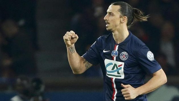 Útočník Paris St. Germain Zlatan Ibrahimovic se raduje z gólu proti St. Étienne v semifinále Francouzského poháru. Útočník Paris St. Germain Zlatan Ibrahimovic se raduje z gólu proti St. Étienne v semifinále Francouzského poháru.
