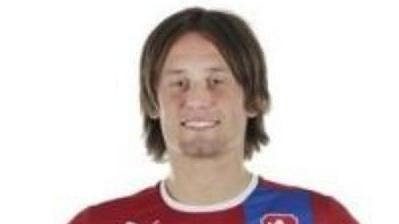 Tomáš Rosický v novém reprezentačním dresu. Fanoušci jej budou mít šanci během barážového klání vyhrát. Tomáš Rosický v novém reprezentačním dresu. Fanoušci jej budou mít šanci během barážového klání vyhrát.