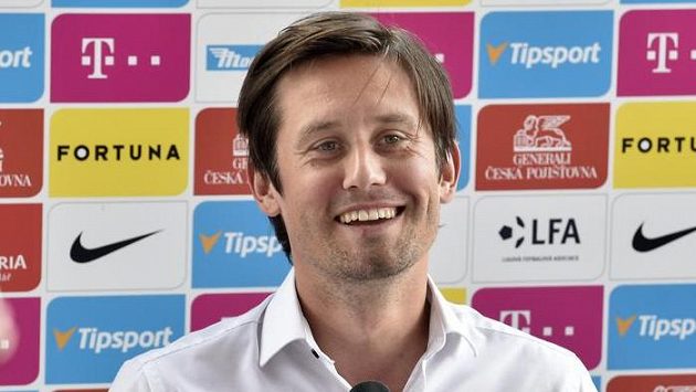 Sportovní ředitel fotbalové Sparty Praha Tomáš Rosický během tiskové konference před startem nové ligové sezony. Sportovní ředitel fotbalové Sparty Praha Tomáš Rosický během tiskové konference před startem nové ligové sezony.