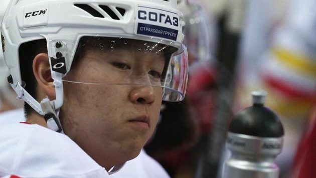 Rudi Ying v dresu Kunlun Red Star. Rudi Ying v dresu Kunlun Red Star.