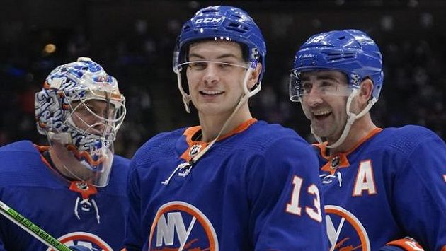 Největší hvězdou uplynulého týdne NHL byl vyhlášen centr Mathew Barzal z New York Islanders Největší hvězdou uplynulého týdne NHL byl vyhlášen centr Mathew Barzal z New York Islanders