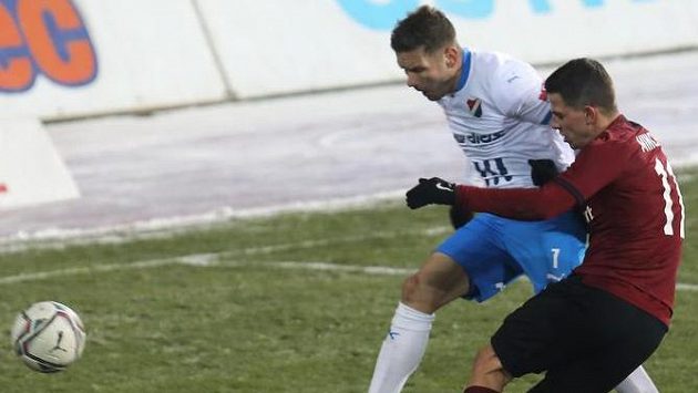 Zleva Martin Fillo z Ostravy a Martin Minčev ze Sparty. Zleva Martin Fillo z Ostravy a Martin Minčev ze Sparty.