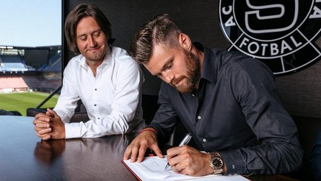 Sportovní ředitel Tomáš Rosický si od příchodu Ondřeje Čelůstky do Sparty hodně slibuje. Sportovní ředitel Tomáš Rosický si od příchodu Ondřeje Čelůstky do Sparty hodně slibuje.