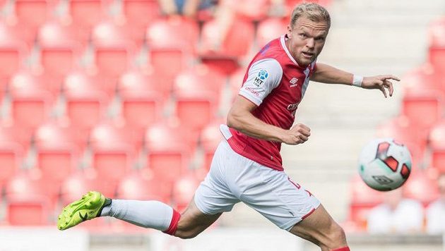 Mick van Buren ze Slavie Praha a jeho gólová hlavička na 1:0 během utkání s Mladou Boleslaví v 5. kole HET ligy. Mick van Buren ze Slavie Praha a jeho gólová hlavička na 1:0 během utkání s Mladou Boleslaví v 5. kole HET ligy.