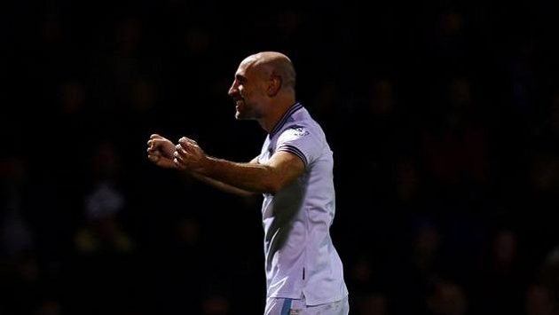 Pablo Zabaleta z West Hamu se raduje z gólu proti Gillinghamu. Pablo Zabaleta z West Hamu se raduje z gólu proti Gillinghamu.