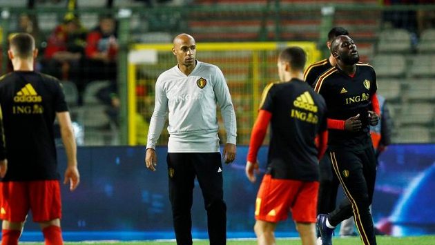 Thierry Henry (uprostřed) na hřišti s belgickým národním týmem Thierry Henry (uprostřed) na hřišti s belgickým národním týmem