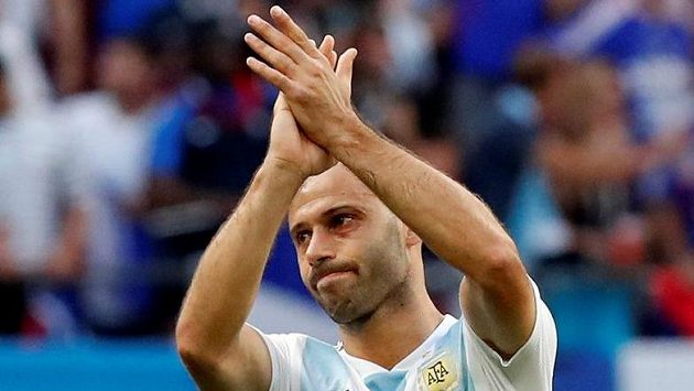 Sbohem, reprezenatce... Argentinec Javier Mascherano po porážce s Francií. Sbohem, reprezenatce... Argentinec Javier Mascherano po porážce s Francií.
