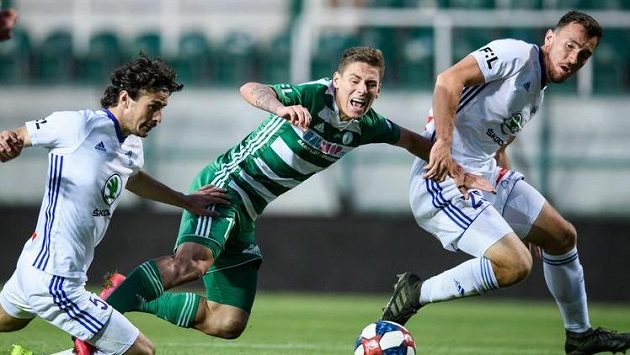 Alexei Tataev z Mladé Boleslavi, Jan Vodháněl z Bohemians a Jakub Klíma z Mladé Boleslavi během utkání ve skupině o Evropu Alexei Tataev z Mladé Boleslavi, Jan Vodháněl z Bohemians a Jakub Klíma z Mladé Boleslavi během utkání ve skupině o Evropu