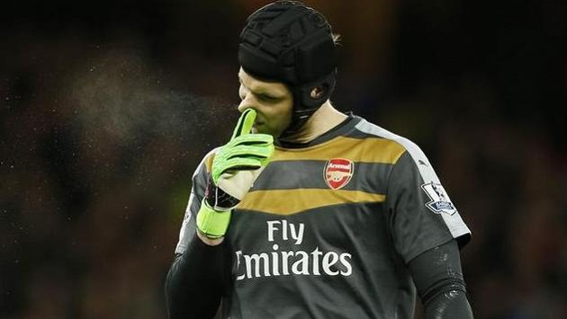 Brankář Arsenalu Petr Čech v utkání proti Southamptonu. Brankář Arsenalu Petr Čech v utkání proti Southamptonu.