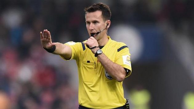 Komise rozhodčích FAČR ocenila výkon rozhodčího Radka Příhody (na snímku) v derby pražských "S". Komise rozhodčích FAČR ocenila výkon rozhodčího Radka Příhody (na snímku) v derby pražských "S".