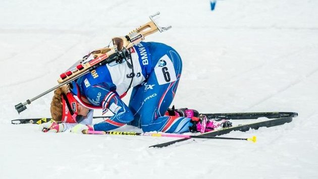 Vyčerpaná Gabriela Koukalová v cíli štafety na MS v Hochfilzenu. Vyčerpaná Gabriela Koukalová v cíli štafety na MS v Hochfilzenu.