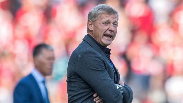 Trenér Sparty Praha Zdeněk Ščasný během derby se Slavií. Trenér Sparty Praha Zdeněk Ščasný během derby se Slavií.