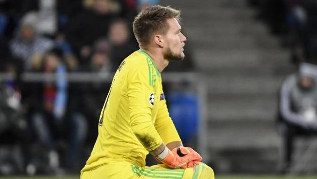 Basilejský Tomáš Vaclík poté, co inkasoval třetí gól od Manchesteru City. Basilejský Tomáš Vaclík poté, co inkasoval třetí gól od Manchesteru City.