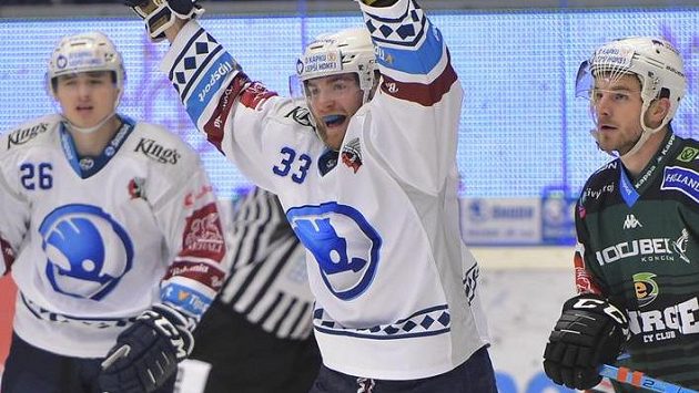 Střelec Adam Jánošík (uprostřed) se raduje z druhého gólu Plzně. Střelec Adam Jánošík (uprostřed) se raduje z druhého gólu Plzně.