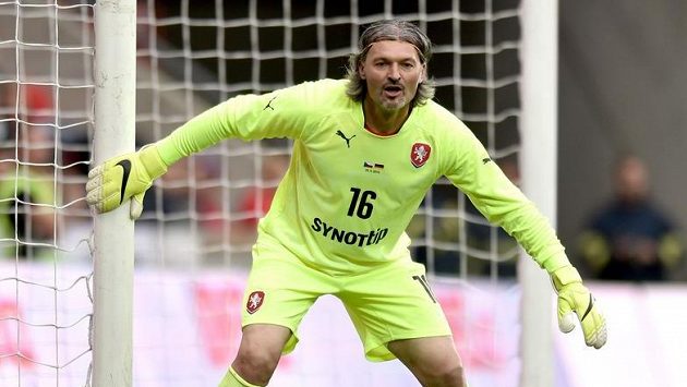 Pavel Srníček letos v květnu při exhibičním utkání ČR - Německo mezi hráčï z finále EURO 1996. Pavel Srníček letos v květnu při exhibičním utkání ČR - Německo mezi hráčï z finále EURO 1996.