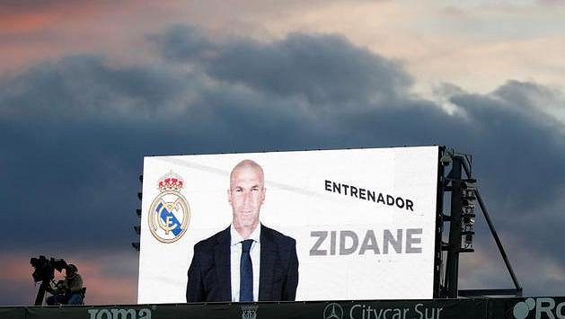 Kouč Realu Madrid Zinédine Zidane vyhlásil pro příští rok hlavní klubový cíl. Tím je zisk titulu v La Lize a ukončení barcelonské dominance. Kouč Realu Madrid Zinédine Zidane vyhlásil pro příští rok hlavní klubový cíl. Tím je zisk titulu v La Lize a ukončení barcelonské dominance.