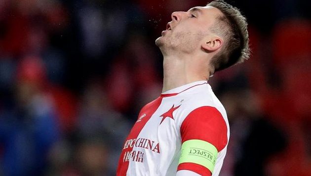 Slávista Jaromír Zmrhal poté, co ve druhé půli utkání s Astanou promarnil šanci na vyrovnání. Slávista Jaromír Zmrhal poté, co ve druhé půli utkání s Astanou promarnil šanci na vyrovnání.