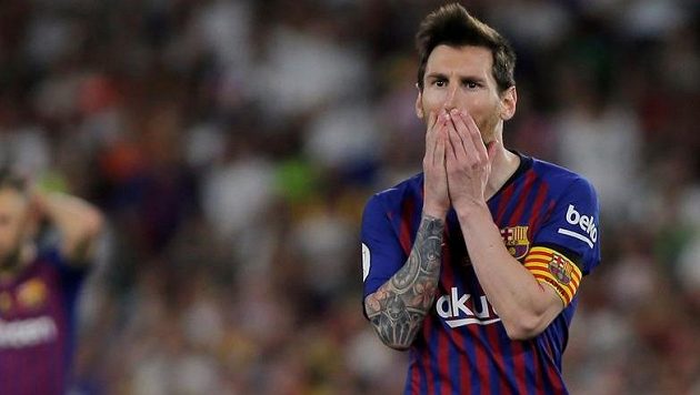 Barcelonský Lionel Messi se dočkal nemilého překvapení. Barcelonský Lionel Messi se dočkal nemilého překvapení.