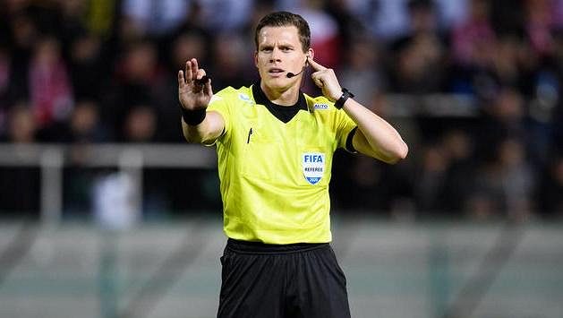 Rozhodčí Pavel Rejžek během vršovického derby, ilustrační foto. Rozhodčí Pavel Rejžek během vršovického derby, ilustrační foto.