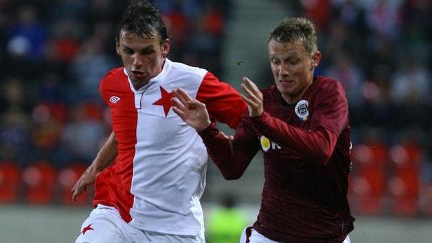 Milan Nitrianský (vlevo) ještě v dresu Slavie během derby se Spartou - archivní snímek. Milan Nitrianský (vlevo) ještě v dresu Slavie během derby se Spartou - archivní snímek.