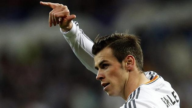 Gareth Bale slaví svoji terfu proti Villarrealu. Gareth Bale slaví svoji terfu proti Villarrealu.
