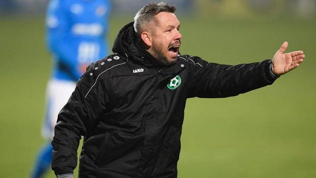 Trenér Příbrami Pavel Horváth gestikuluje během utkání 7. kola Fortuna ligy s Baníkem Ostrava. Trenér Příbrami Pavel Horváth gestikuluje během utkání 7. kola Fortuna ligy s Baníkem Ostrava.