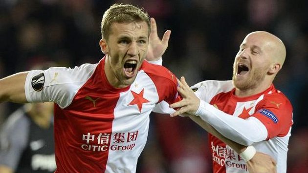 Zleva Tomáš Souček a Miroslav Stoch ze Slavie se radují z druhého gólu. Zleva Tomáš Souček a Miroslav Stoch ze Slavie se radují z druhého gólu.