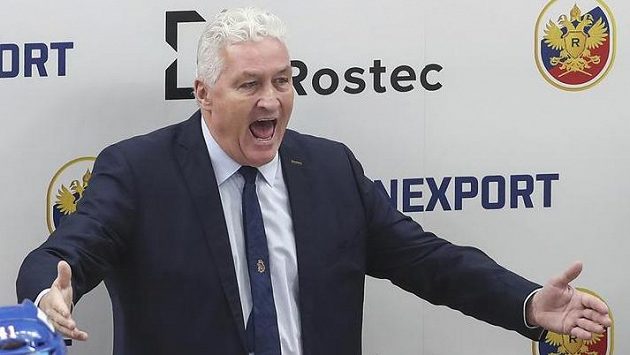 Trenér českých hokejistů Miloš Říha starší během souboje s Rusy. Trenér českých hokejistů Miloš Říha starší během souboje s Rusy.