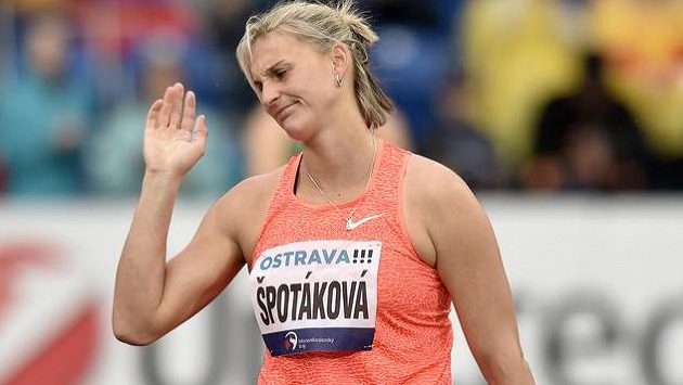 Zklamaná Barbora Špotáková během atletického mítinku Zlatá tretra. Zklamaná Barbora Špotáková během atletického mítinku Zlatá tretra.
