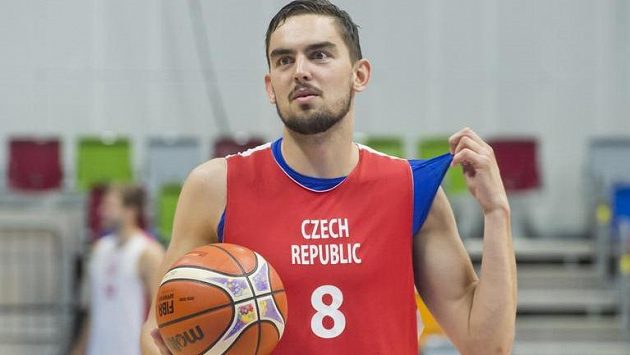 Rozehrávač Tomáš Satoranský na tréninku českého týmu. Rozehrávač Tomáš Satoranský na tréninku českého týmu.